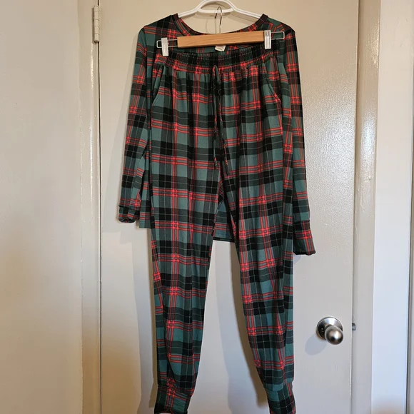 Plaid Womans Pajamas - Green and Red - Picture 6 of 7